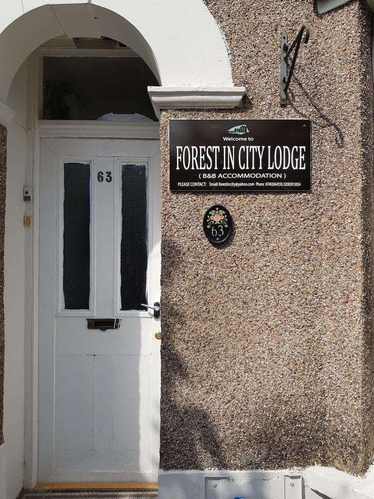 Forest In City Lodge Londres Exterior foto